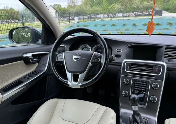 Volvo V60 cena 35900 przebieg: 216000, rok produkcji 2011 z Rzeszów małe 301